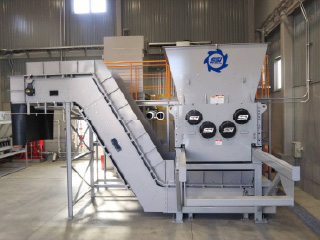 四軸破砕機